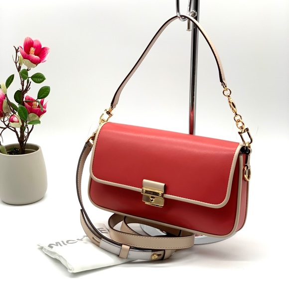 Michael Kors Handbags - Michael Kors Bradshaw Shoulder Bag